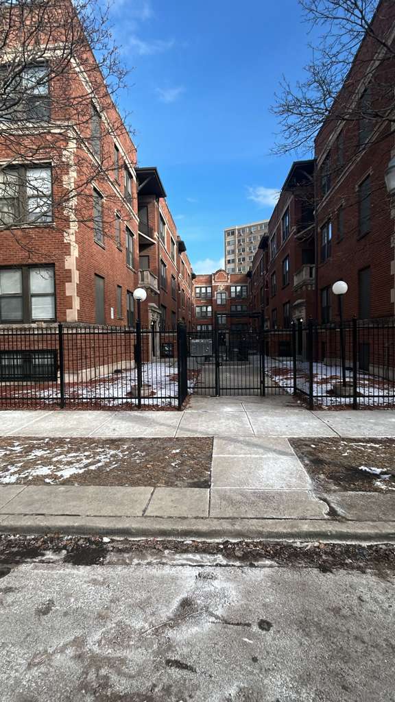 909 East 40th Street - 101